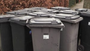 vuilcontainers als sta in de weg